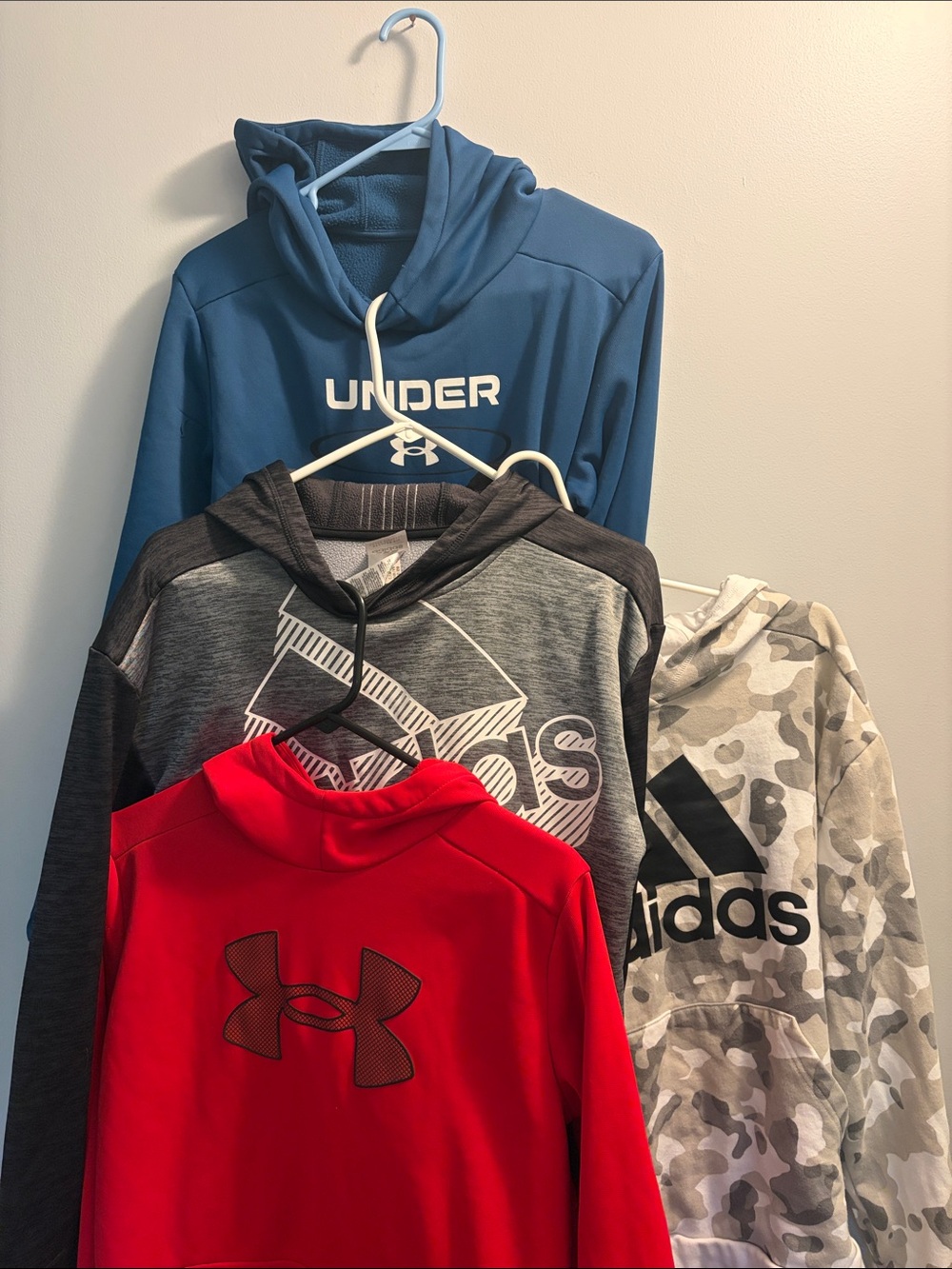 4 piece XL boys sweatshirts.